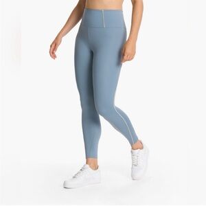 Vuori Evolve Lunar Cloud Blue Legging XS